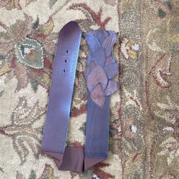Urban Outfitters Stretchy Fall Leaf Design Elastic belt. - Picture 3 of 10